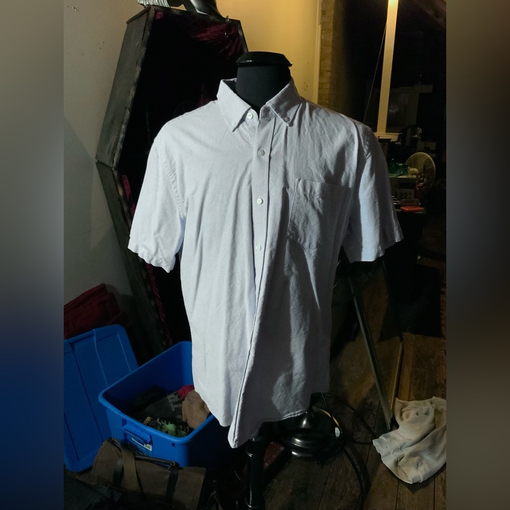 Amazon Essentials mens XL seersucker powder blue white pinstripe button down